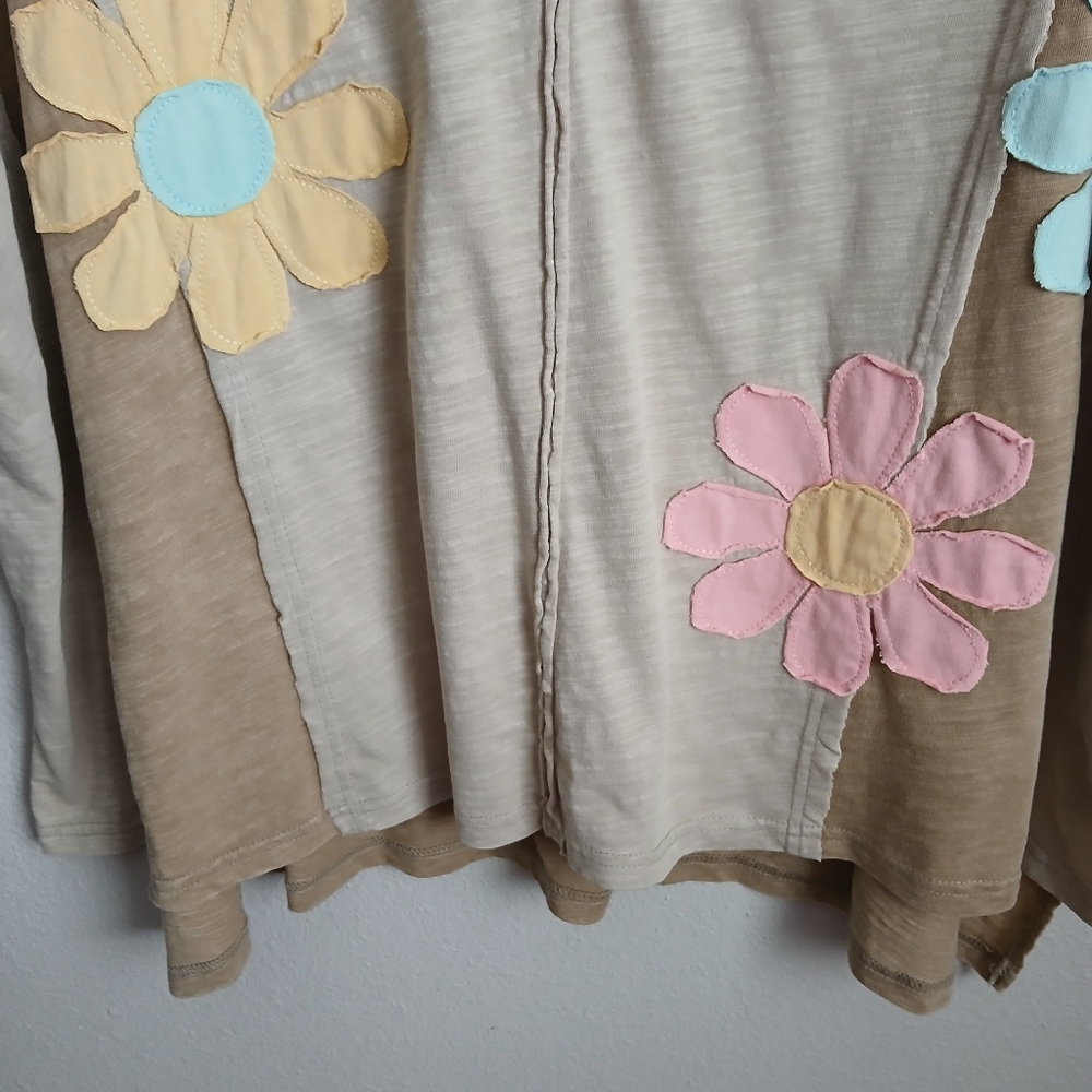 Easel Flower Patchwork Pull On Top Artsy Boho - image 5